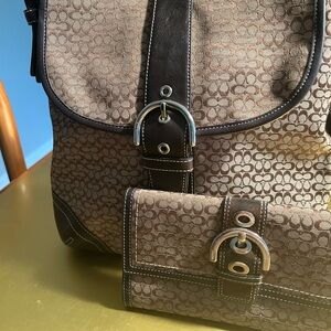 Coach Brown Signature Women’s Shoulder Bag
